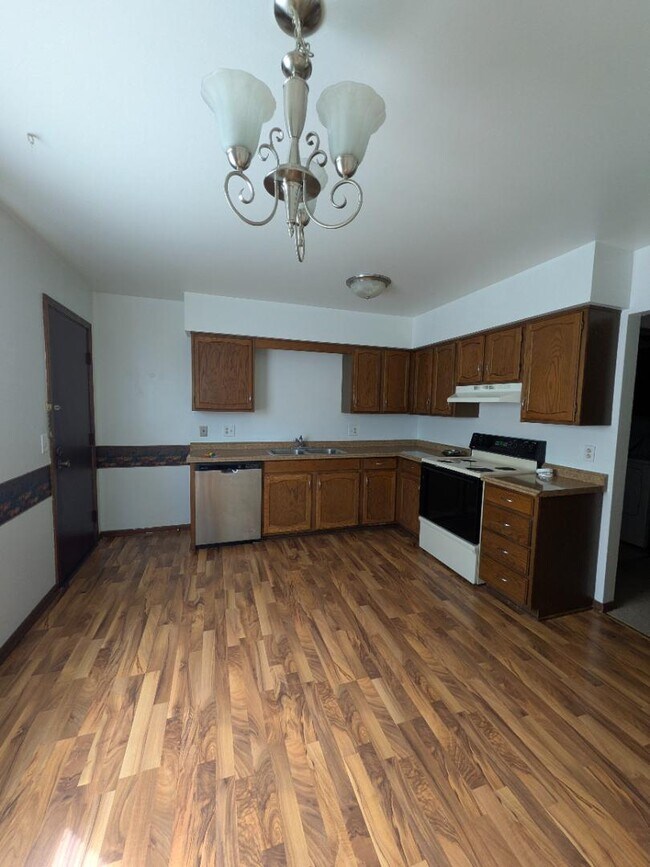 Building Photo - 5435 Glenridge Dr