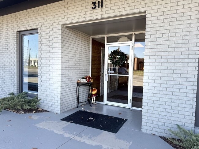 Building Photo - 311 N Jackson St