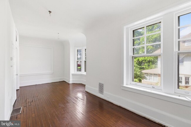 Foto del edificio - 5939 Drexel Rd