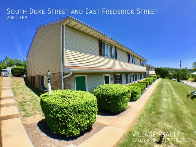 Foto del edificio - New Flooring! Affordably Priced 2-Bed with...