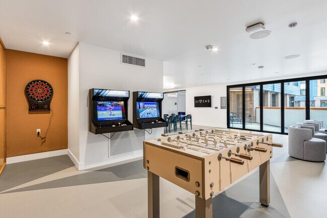 Foto del edificio - 777 W Middlefield Rd
