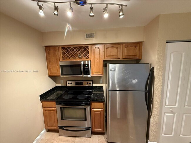 Foto del edificio - 2820 N Oakland Forest Dr
