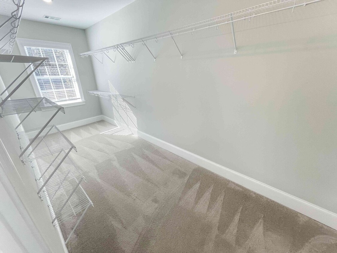 Primary Photo - Walk to Kennesaw Mountain - Spacious 3BR T...