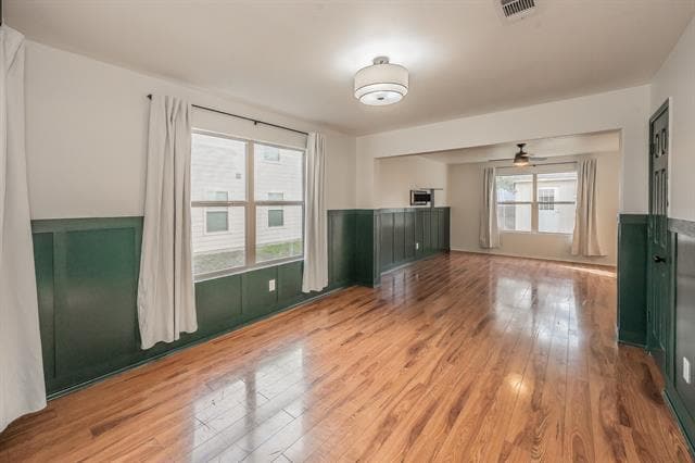 Building Photo - 1906 Beach Dr