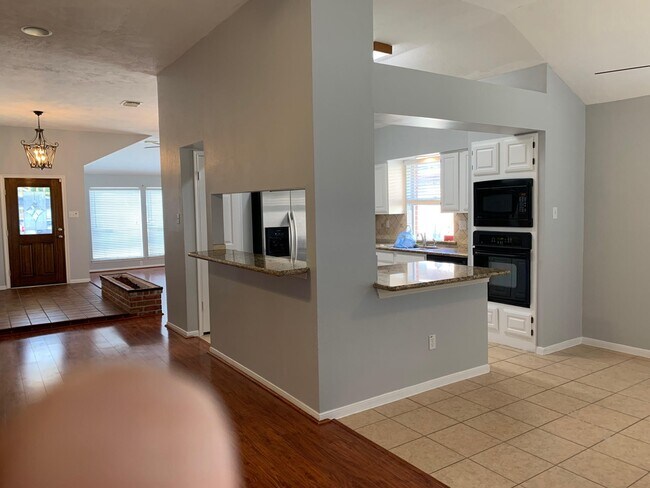 Foto del edificio - 3111 Lazy Brook Dr