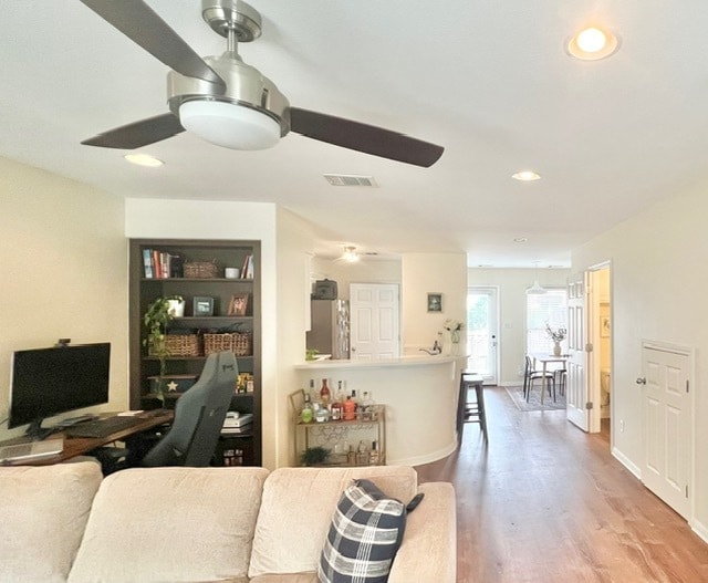 Foto del edificio - 6900 E Riverside Dr