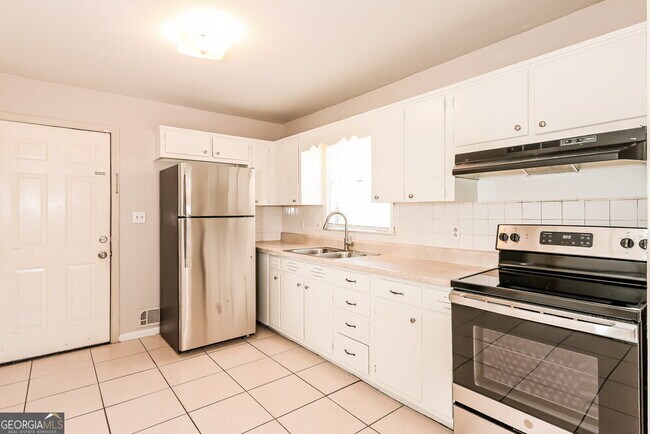 Building Photo - 5509 Joeclay Dr