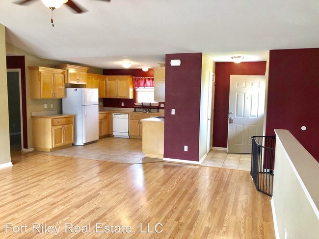 Building Photo - 4 br, 2 bath House - 2126 Deer Trail
