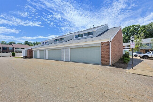Foto del edificio - 167 Greenbrook Dr