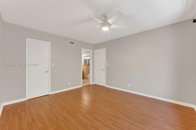 Foto del edificio - 3119 Oakland Shores Dr