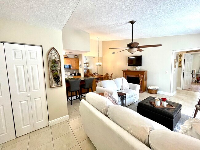 Foto del edificio - 1071 Goldenrod Rd