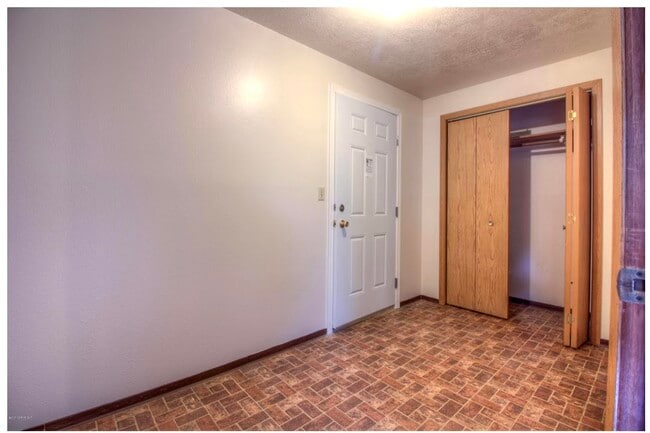 Unit 2 - 5501 E Mayflower Ln
