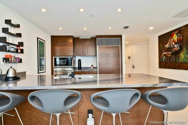 Foto del edificio - 465 Brickell Ave