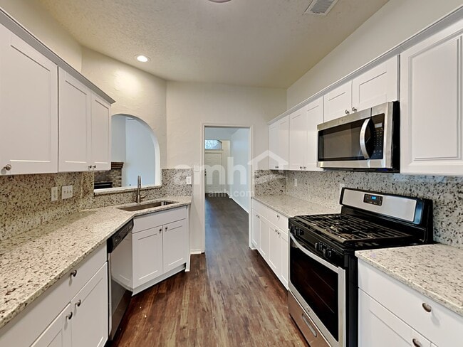 Building Photo - 4521 Mustang Dr