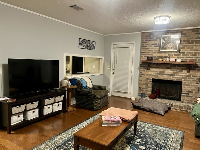 Building Photo - 403 Dunlop Dr