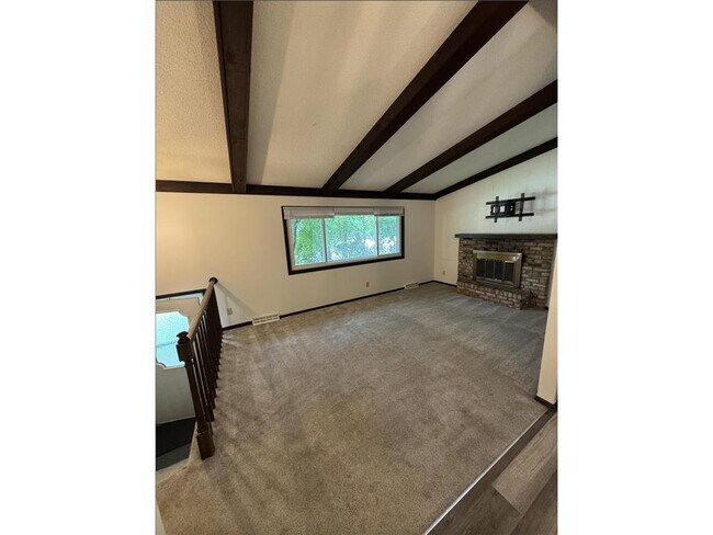 Foto del edificio - 571 County Rd B E