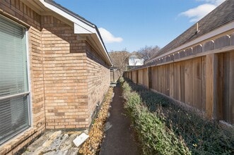 Building Photo - 4726 Meadows Edge Ln