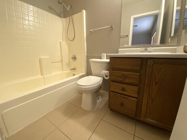 Building Photo - 543 W Jardin Loop