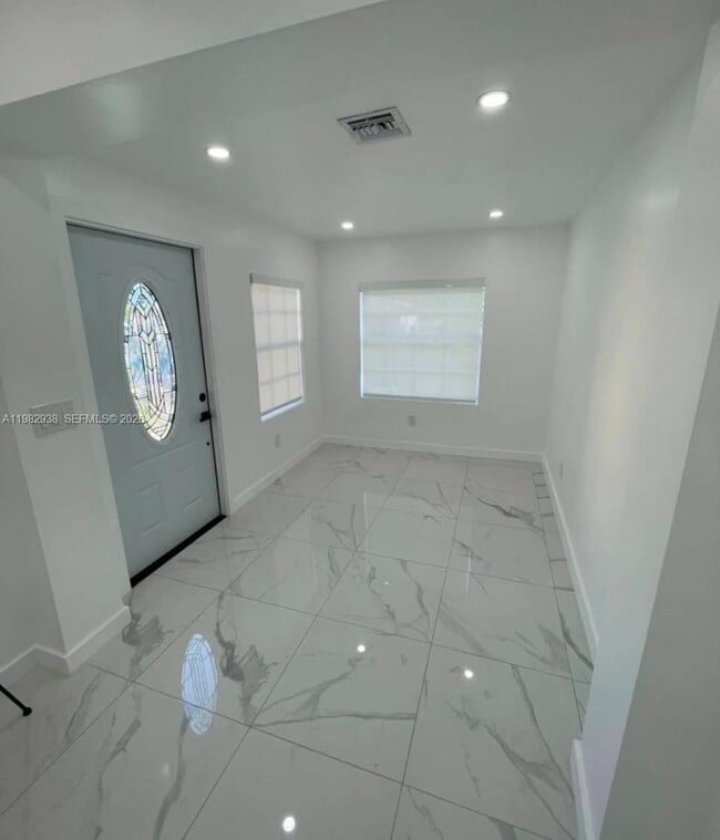 Building Photo - 3161 NW 31st St