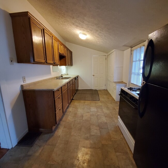 Large kitchen with lots of cabinets - 328 Milton Ave