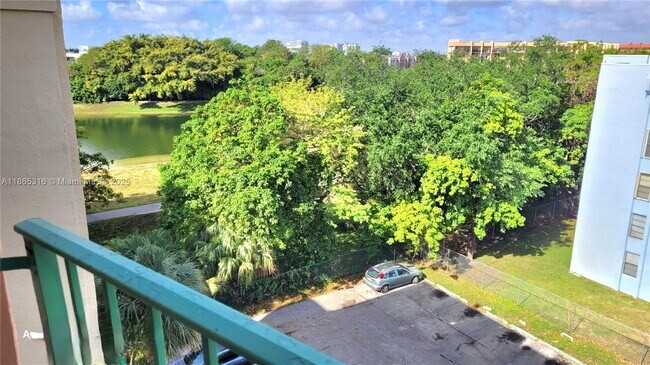 Building Photo - 9360 Fontainebleau Blvd