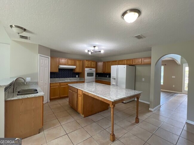 Building Photo - 405 Brooklet Cir