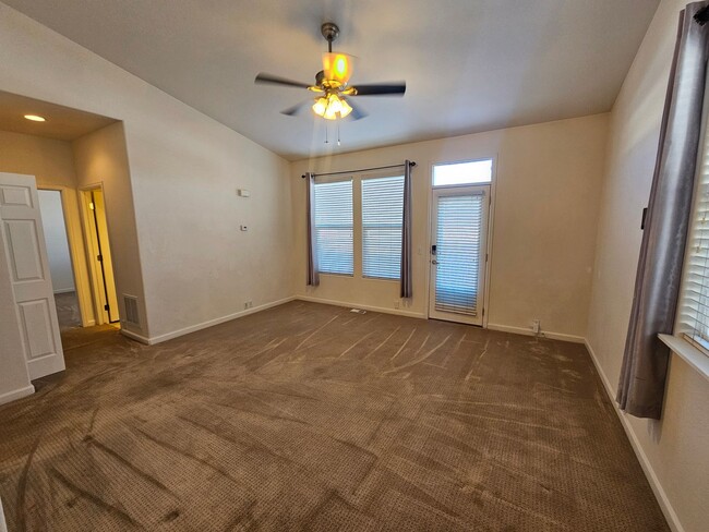 Building Photo - 2 Bed, 1 Bath Home in The Courtyards At Wo...