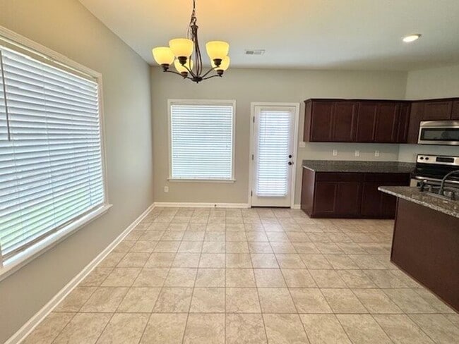 Building Photo - Available Now! 4-Bedroom 2.5 Bath Home In ...