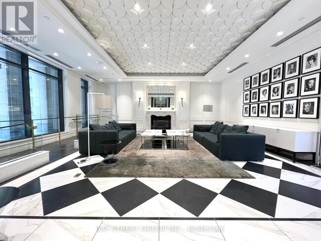Photo du bâtiment - 955-3955 Bay St.
