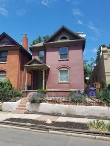 Apartments en planta superior - 2473 W Argyle Pl
