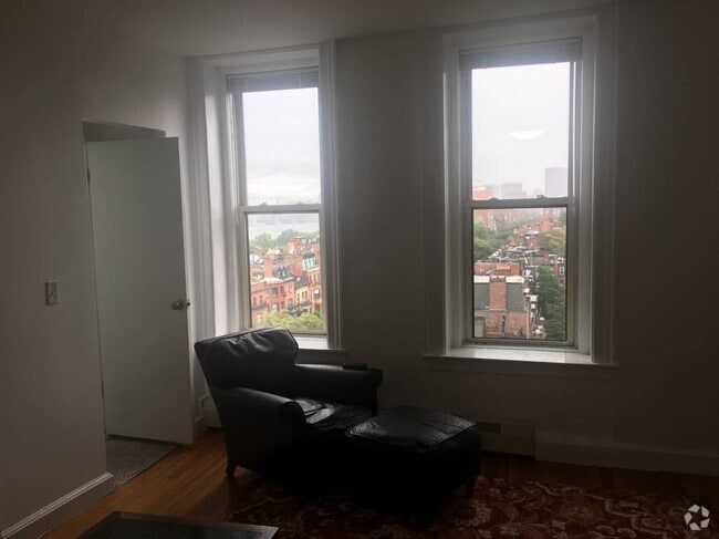 Building Photo - 483 Beacon St