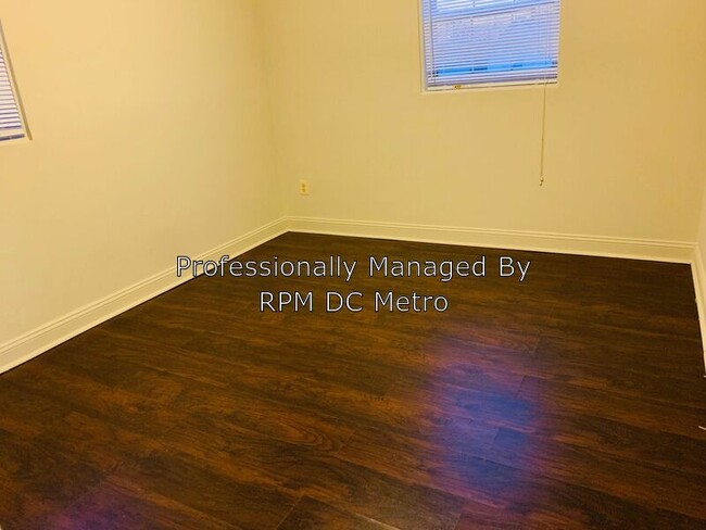 Foto del edificio - 2426 Queens Chapel Rd NE