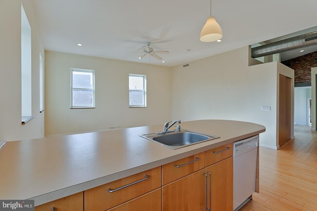 Foto del edificio - 700 N 3rd St