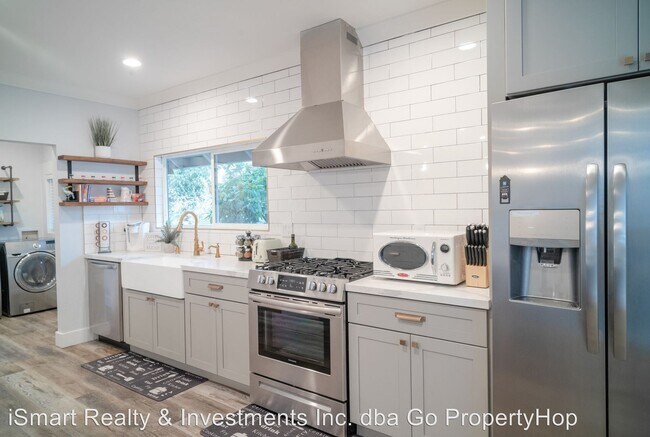 Building Photo - 2 br, 1 bath Apartment - 557 W Virginia St
