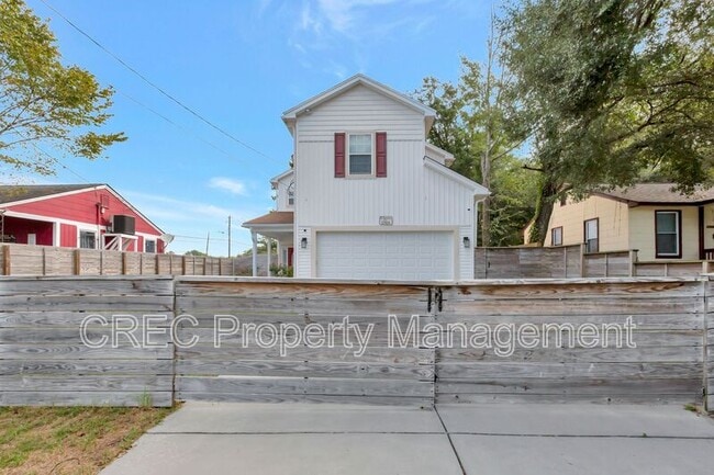 Building Photo - 2703 E Surrey Dr