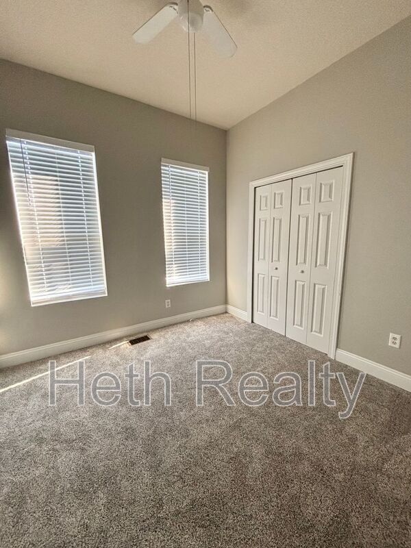 Foto del edificio - 311 W 6th St