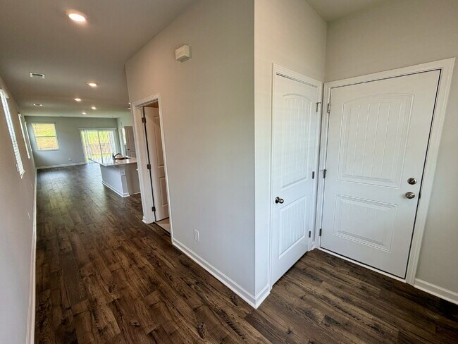 Foto del edificio - New Price: $2,250 | New Legacy Farms Home with included Lawn Care & Resort Amenities!