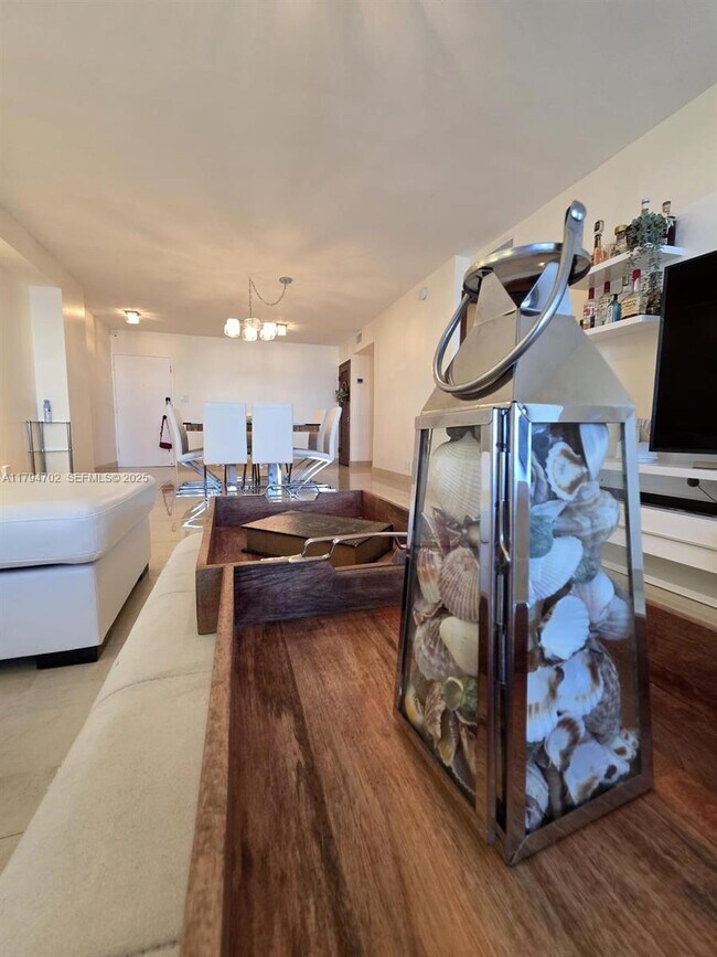 Foto del edificio - 9225 Collins Ave