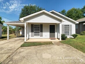 Building Photo - 1522 17th Ave E