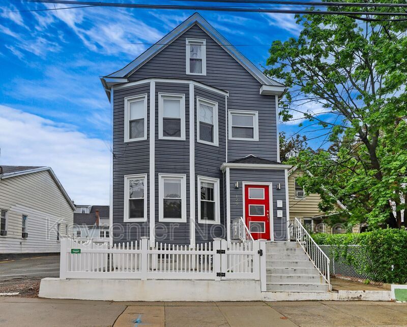 Primary Photo - 120 Center St