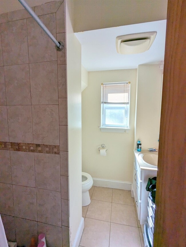 Building Photo - 28R Cherry St