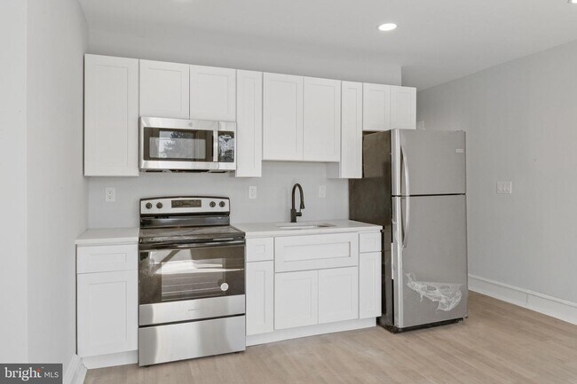 Foto del edificio - 7703 Ridge Ave
