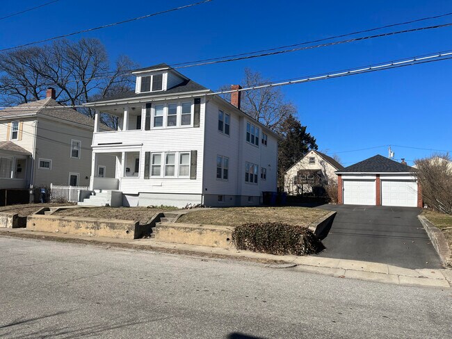 Building Photo - 93 Villa Ave
