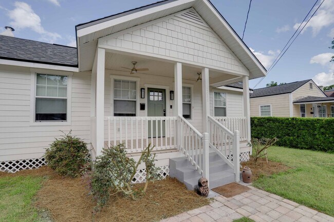 Foto del edificio - 1033 N Hampton Ave