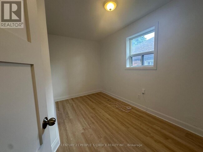 Building Photo - 28 Montcalm Ave