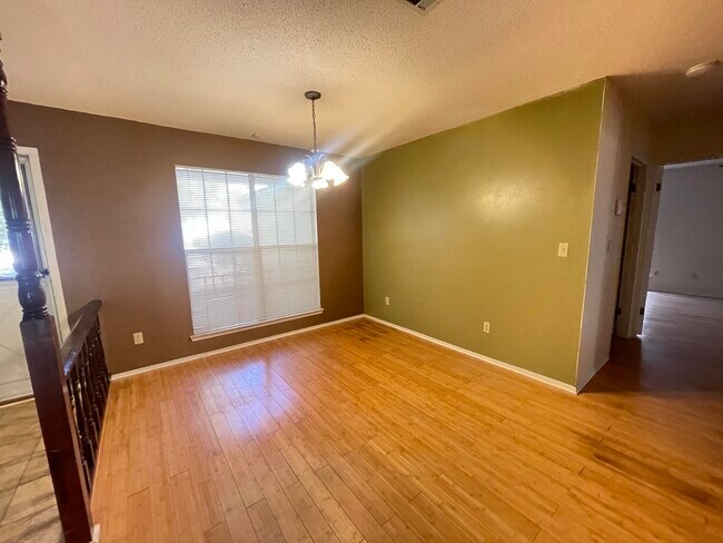 Building Photo - 117 Hollow Cove