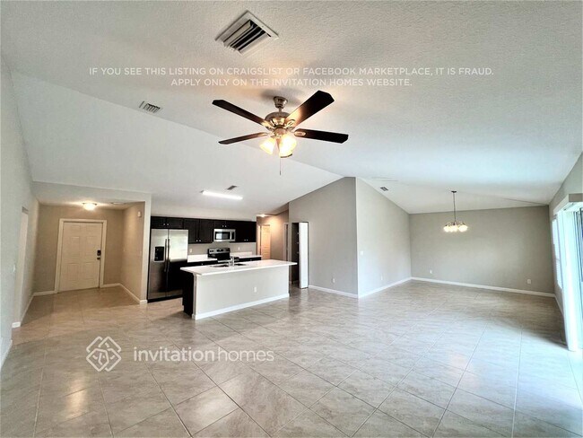 Foto del edificio - 832 SE Starflower Ave