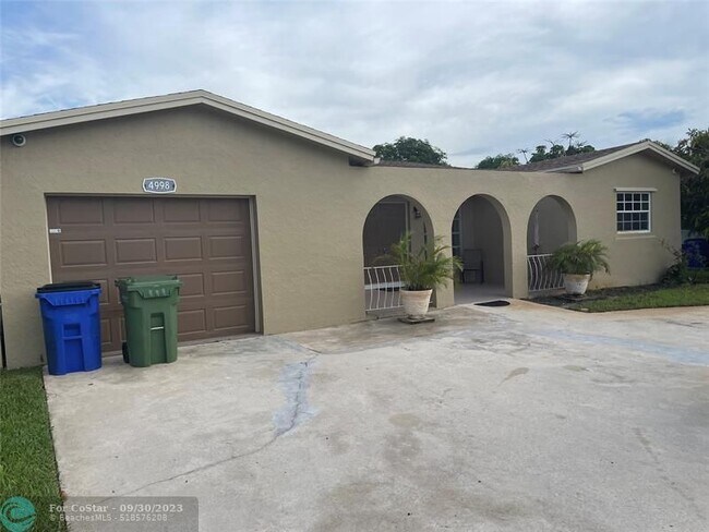 Building Photo - 4998 SW 8th Ct