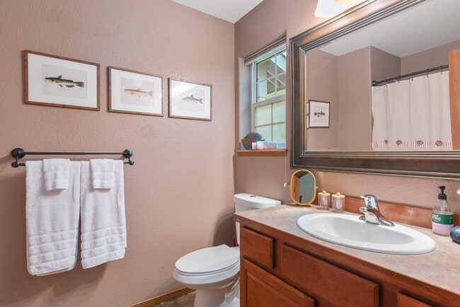 Building Photo - 2538 Mission Hills Dr