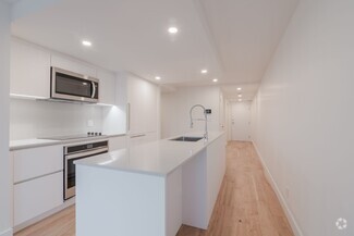 Building Photo - 3460 Rue Peel